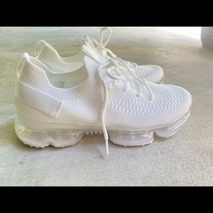 Amazon Woman White Sneakers  NEW size 7